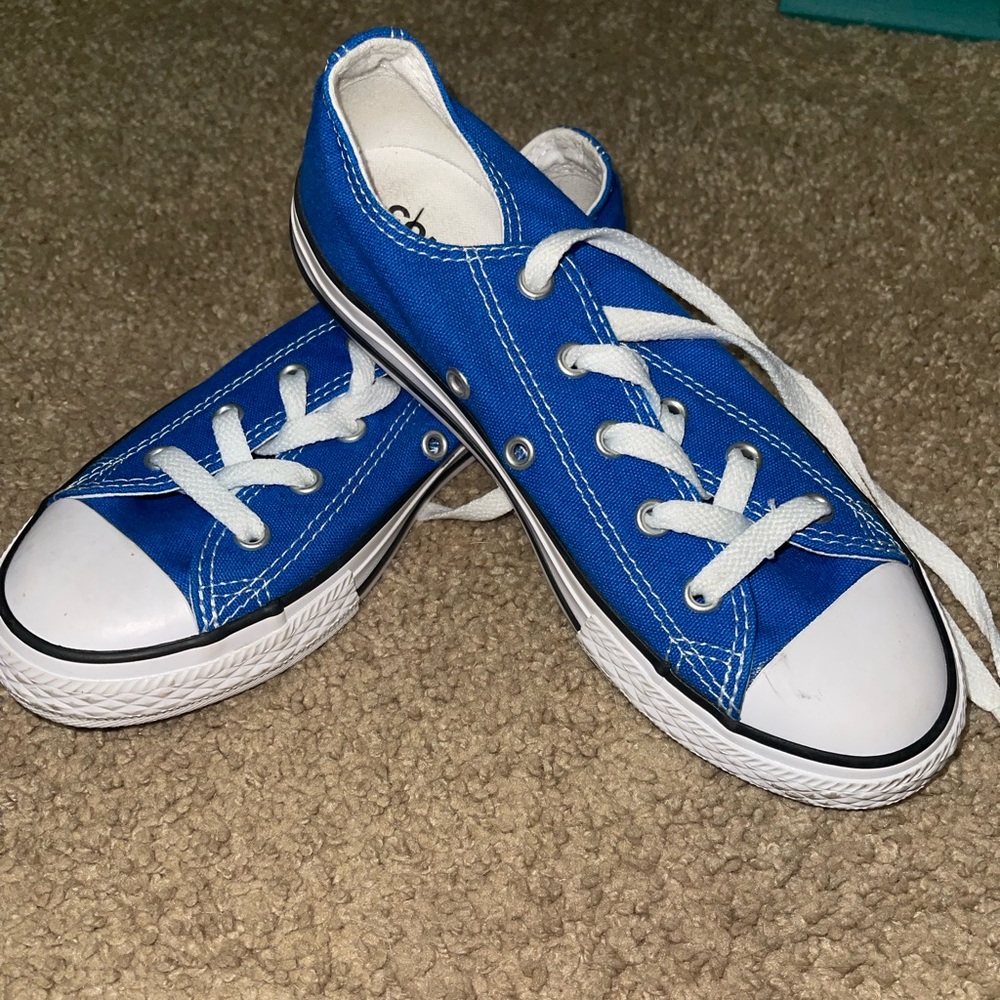 KIDS CONVERSE NEVER WORN